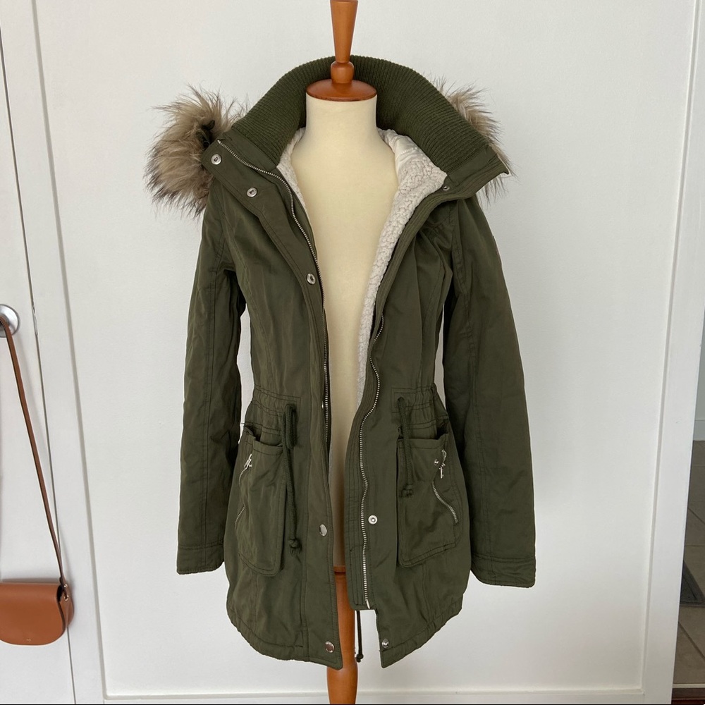 HOLLISTER ARMY GREEN COAT